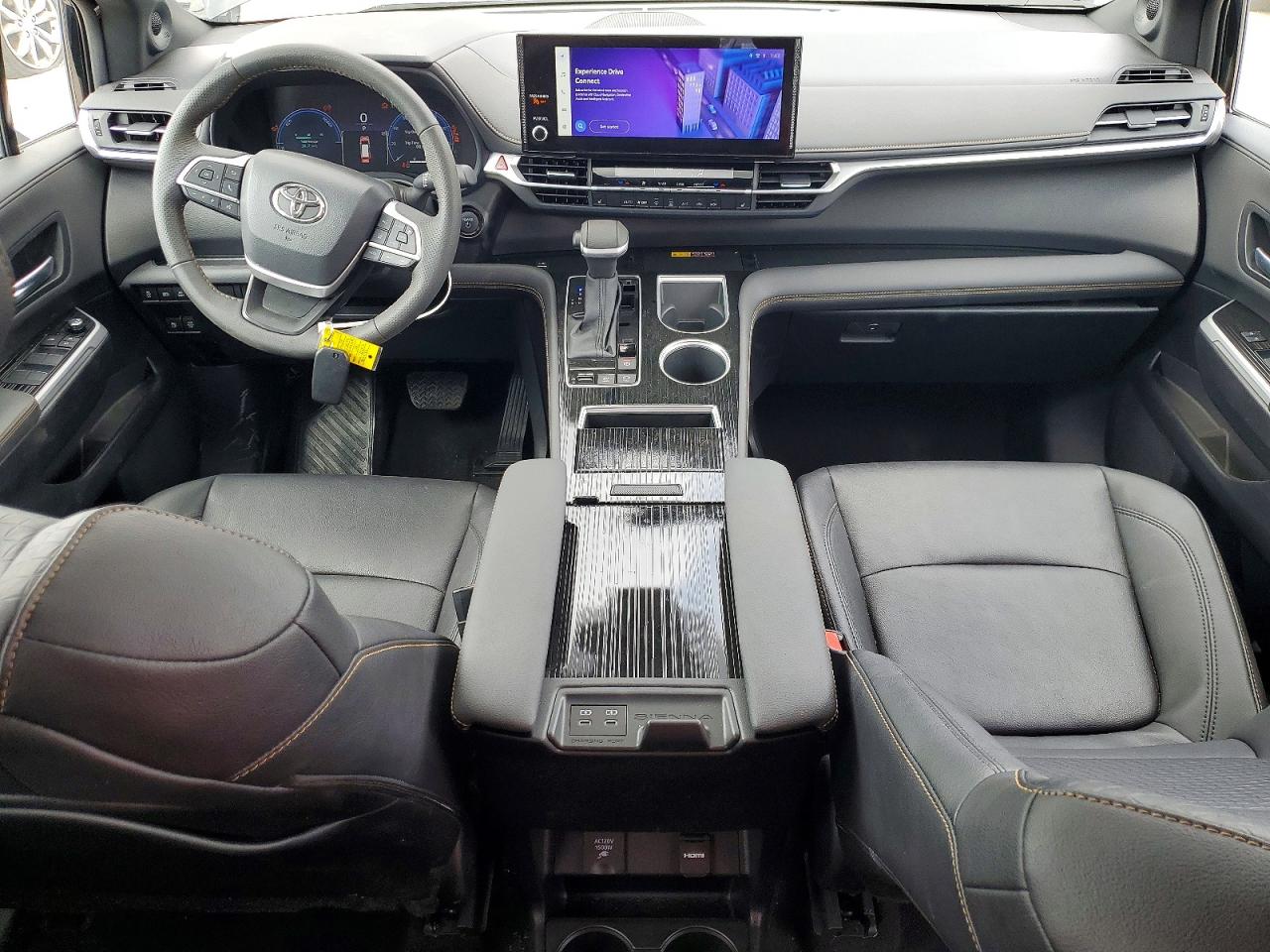 2025 TOYOTA SIENNA WOODLAND EDITION photo 8