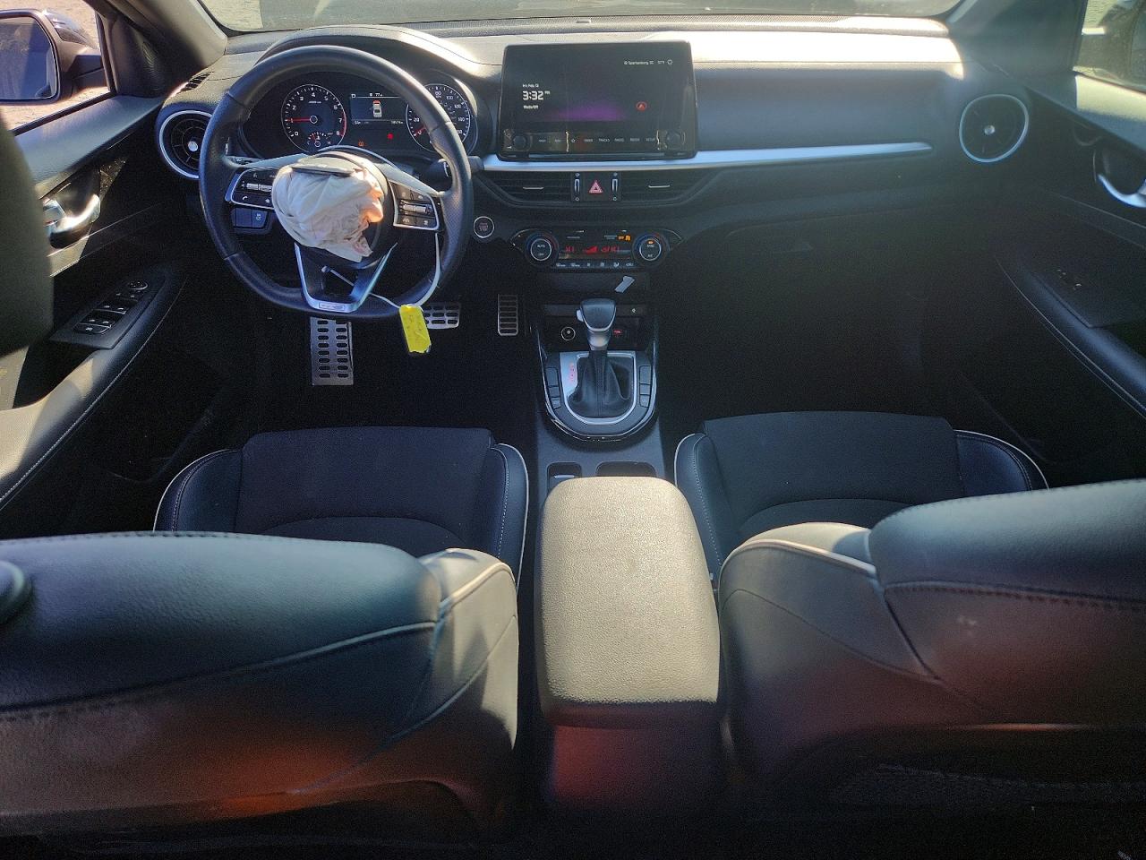 2024 KIA FORTE GT LINE photo 8