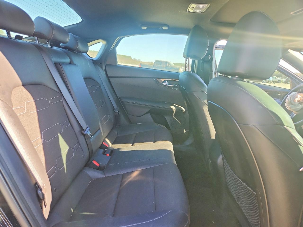 2024 KIA FORTE GT LINE photo 10