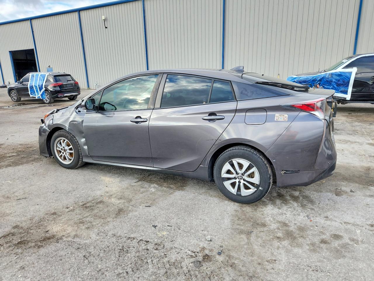 2018 TOYOTA PRIUS THREE photo 4