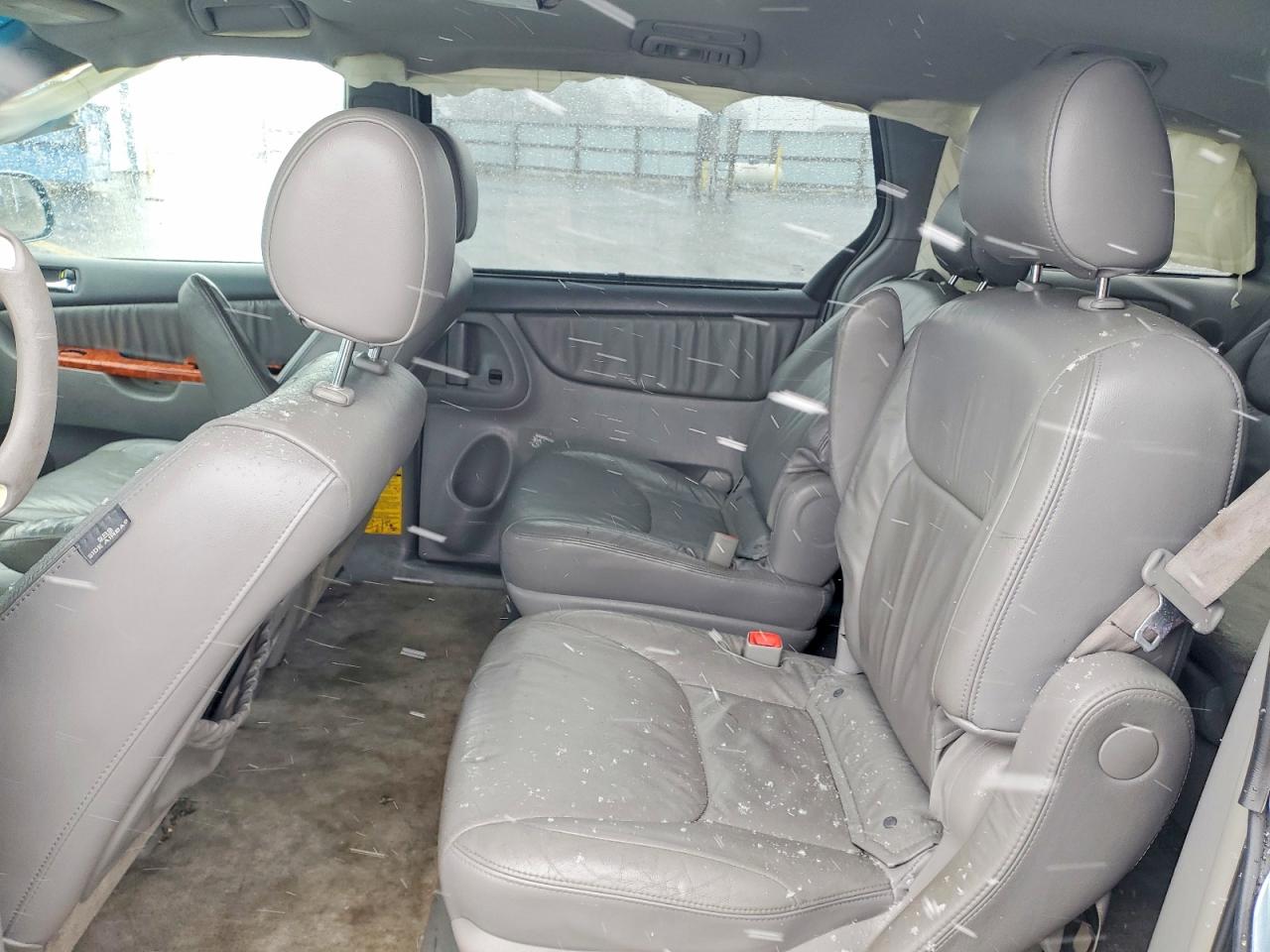 2006 TOYOTA SIENNA photo 11
