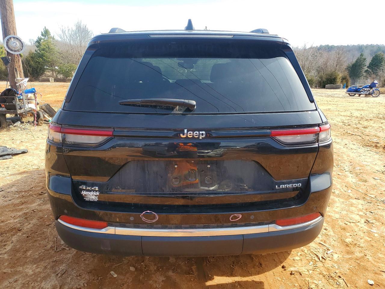 2023 JEEP GRAND CHEROKEE LAREDO photo 11