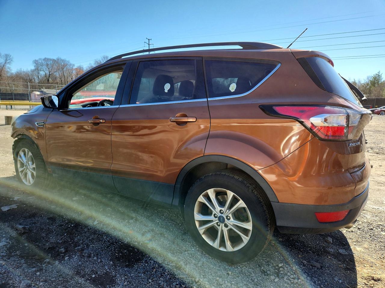 2017 FORD ESCAPE SE photo 4
