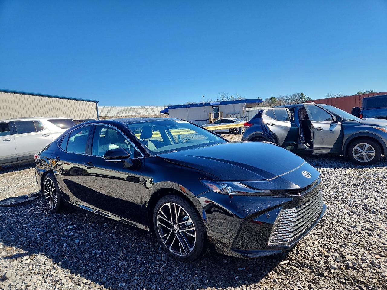 2025 TOYOTA CAMRY XLE photo 4