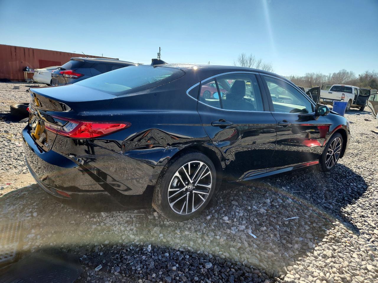 2025 TOYOTA CAMRY XLE photo 3