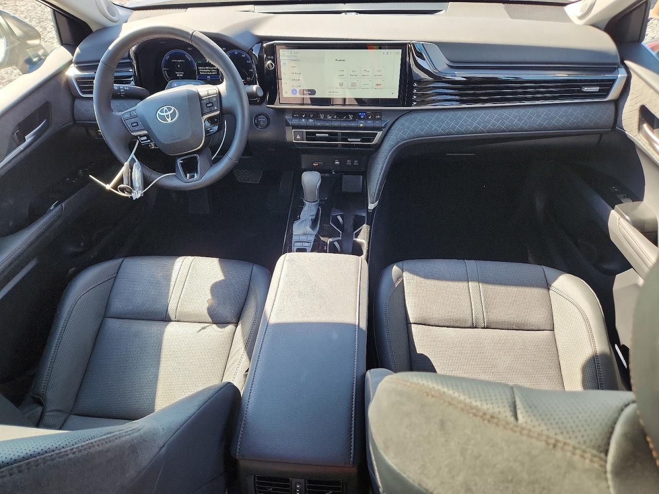 2025 TOYOTA CAMRY XLE photo 8