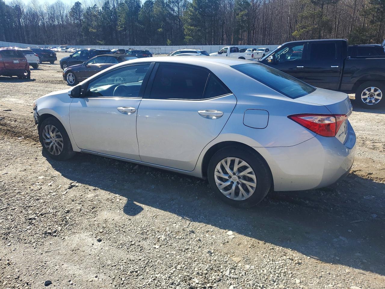 2018 TOYOTA COROLLA photo 3