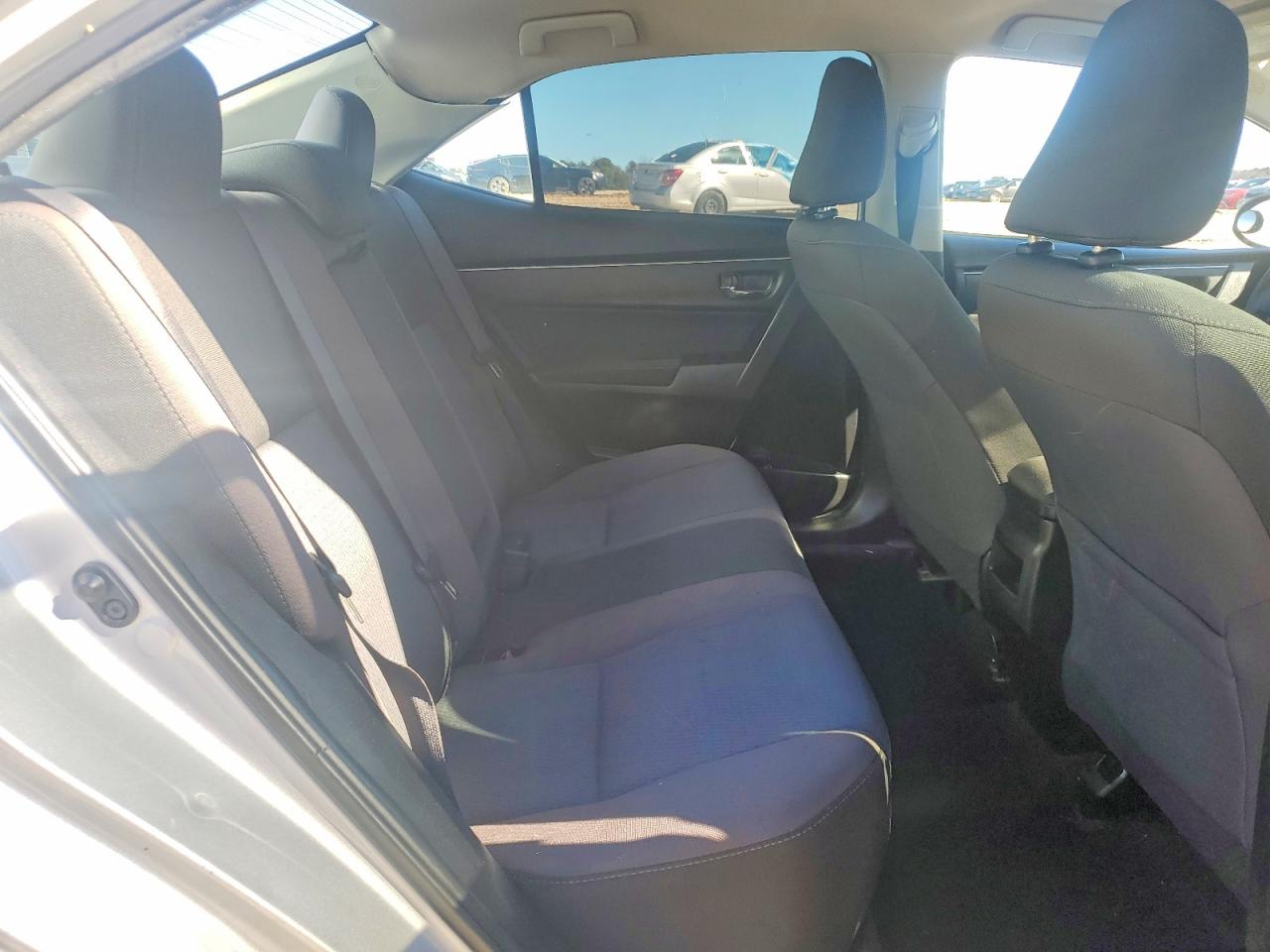 2018 TOYOTA COROLLA photo 19