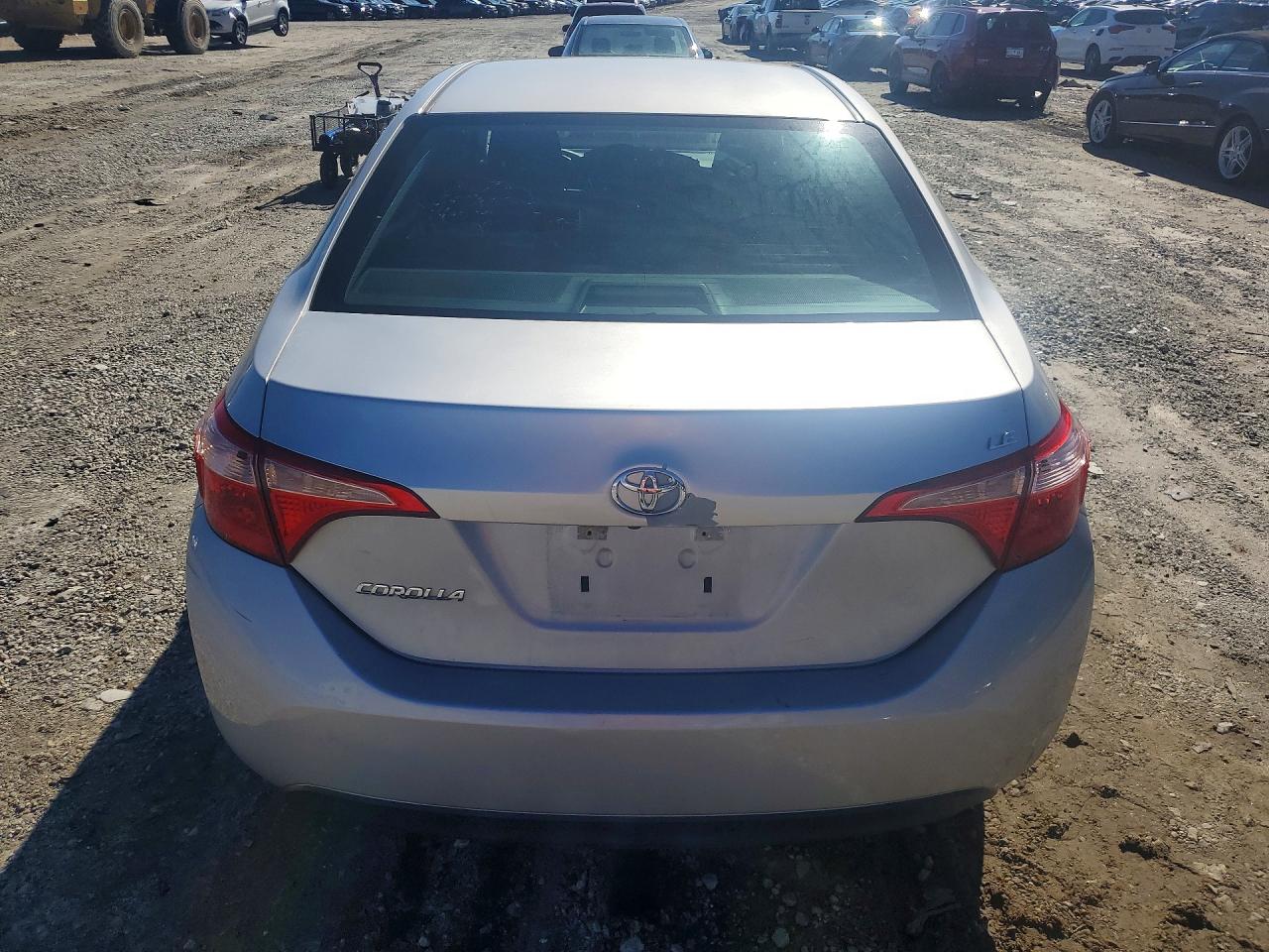 2018 TOYOTA COROLLA photo 11