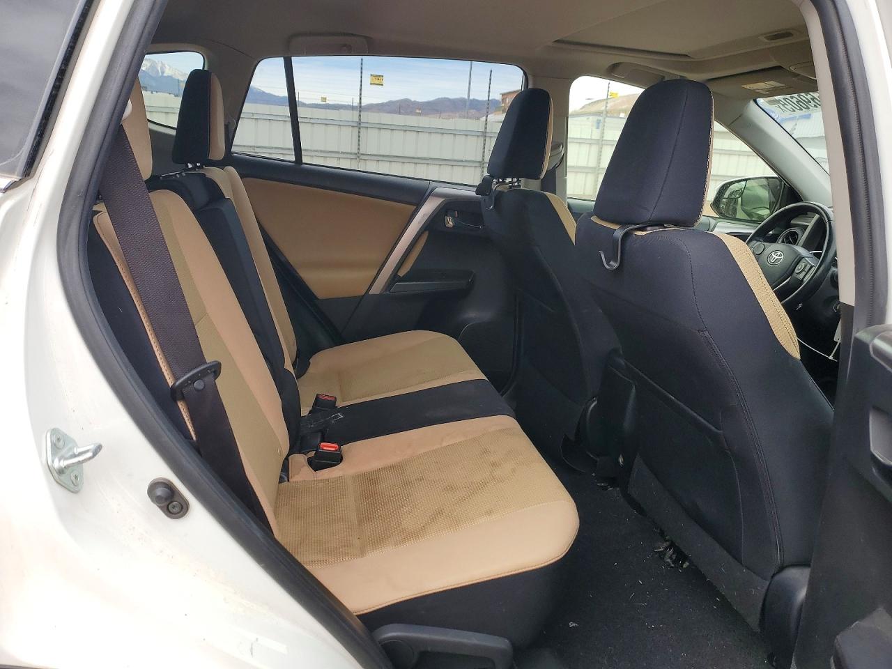 2016 TOYOTA RAV4 XLE photo 10