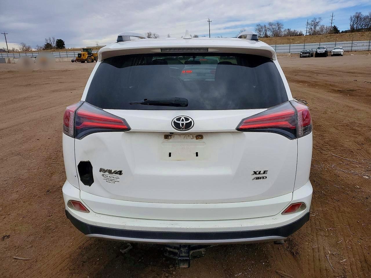 2016 TOYOTA RAV4 XLE photo 6