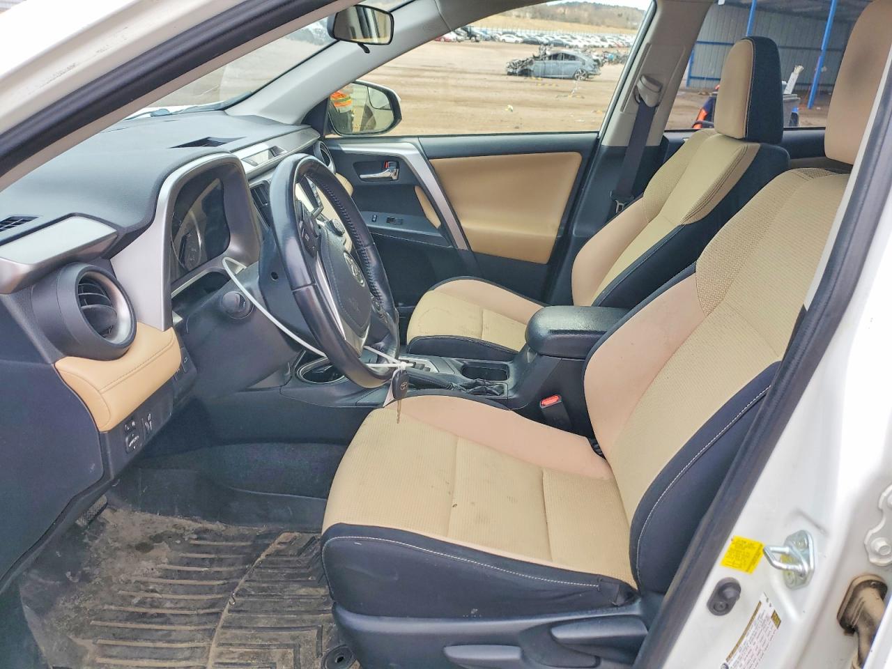 2016 TOYOTA RAV4 XLE photo 7