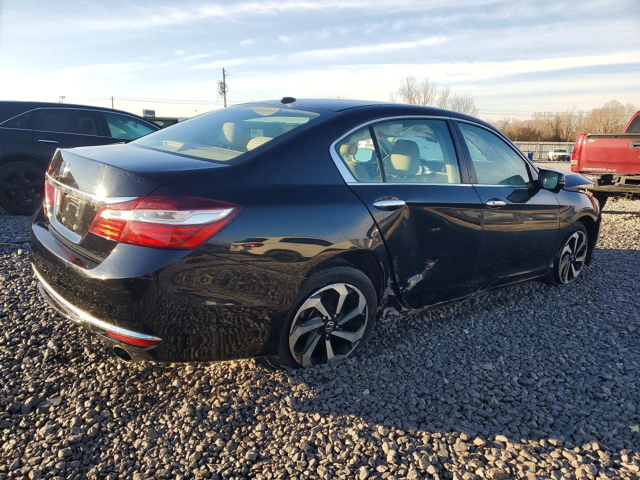 2017 HONDA ACCORD EX photo 5