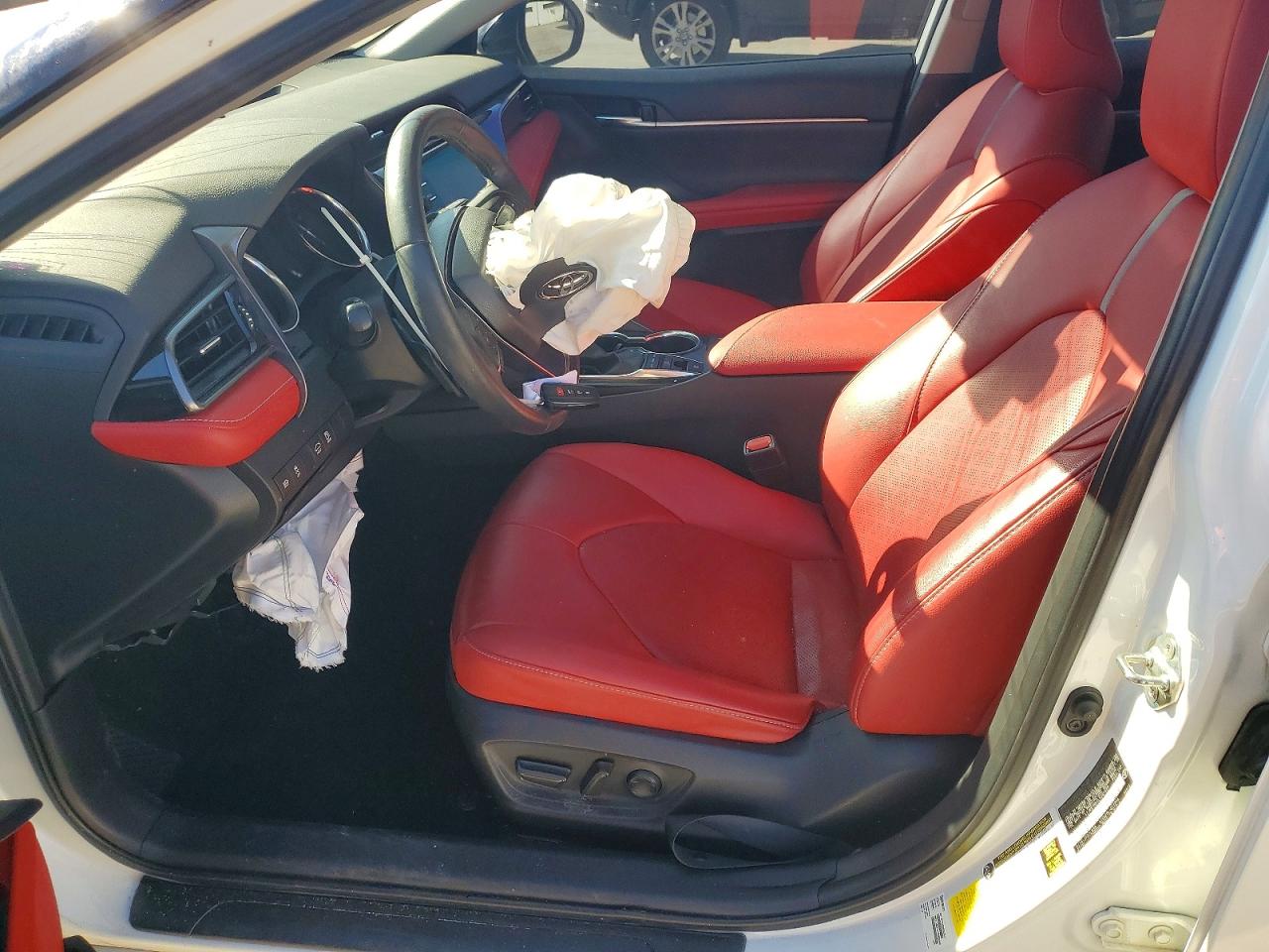 2020 TOYOTA CAMRY XSE photo 19