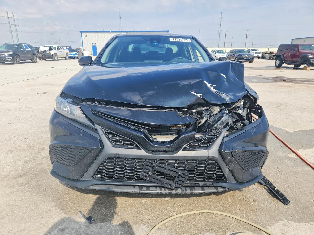 2021 TOYOTA CAMRY SE photo 5