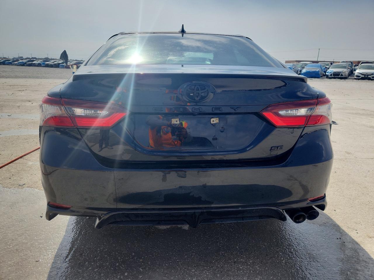 2021 TOYOTA CAMRY SE photo 6