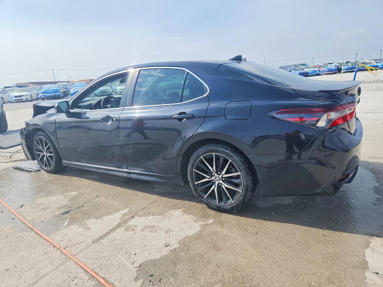 2021 TOYOTA CAMRY SE photo 2