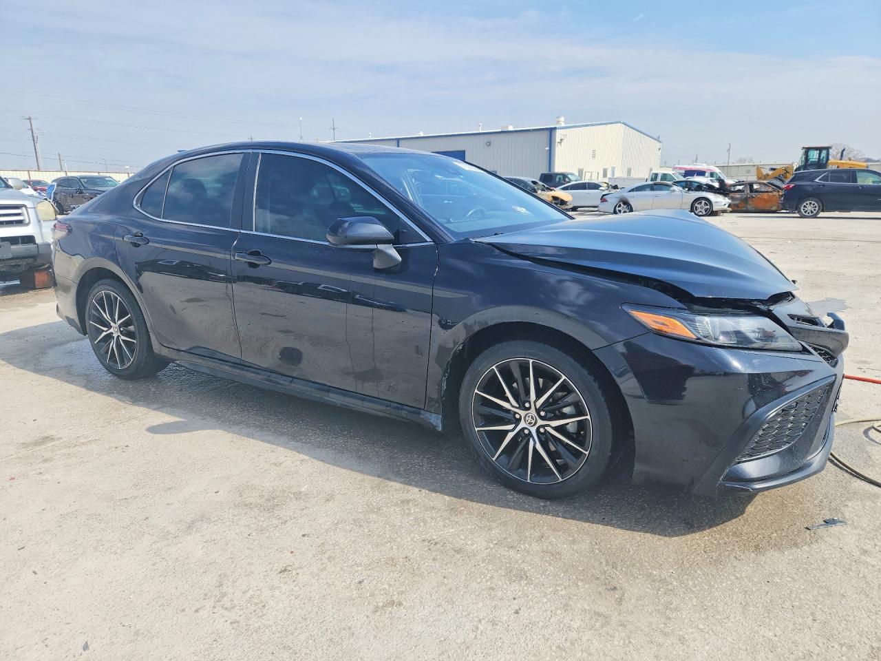 2021 TOYOTA CAMRY SE photo 4