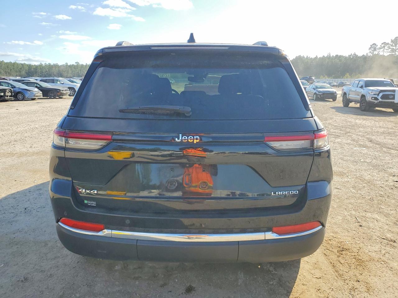 2023 JEEP GRAND CHEROKEE LAREDO photo 11