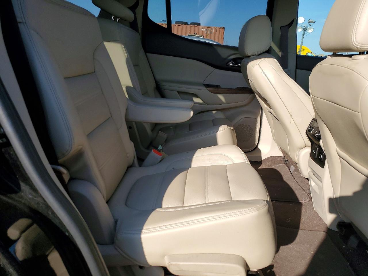 2017 GMC ACADIA DENALI photo 11