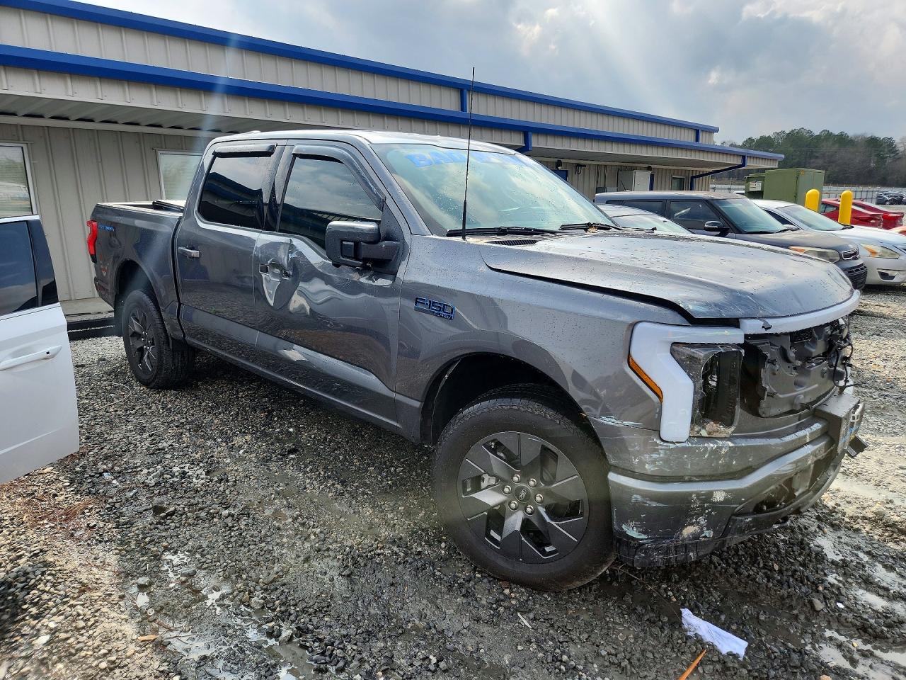 2025 FORD F150 LIGHTNING XLT photo 4