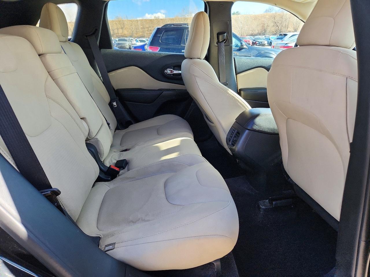 2016 JEEP CHEROKEE LATITUDE photo 11