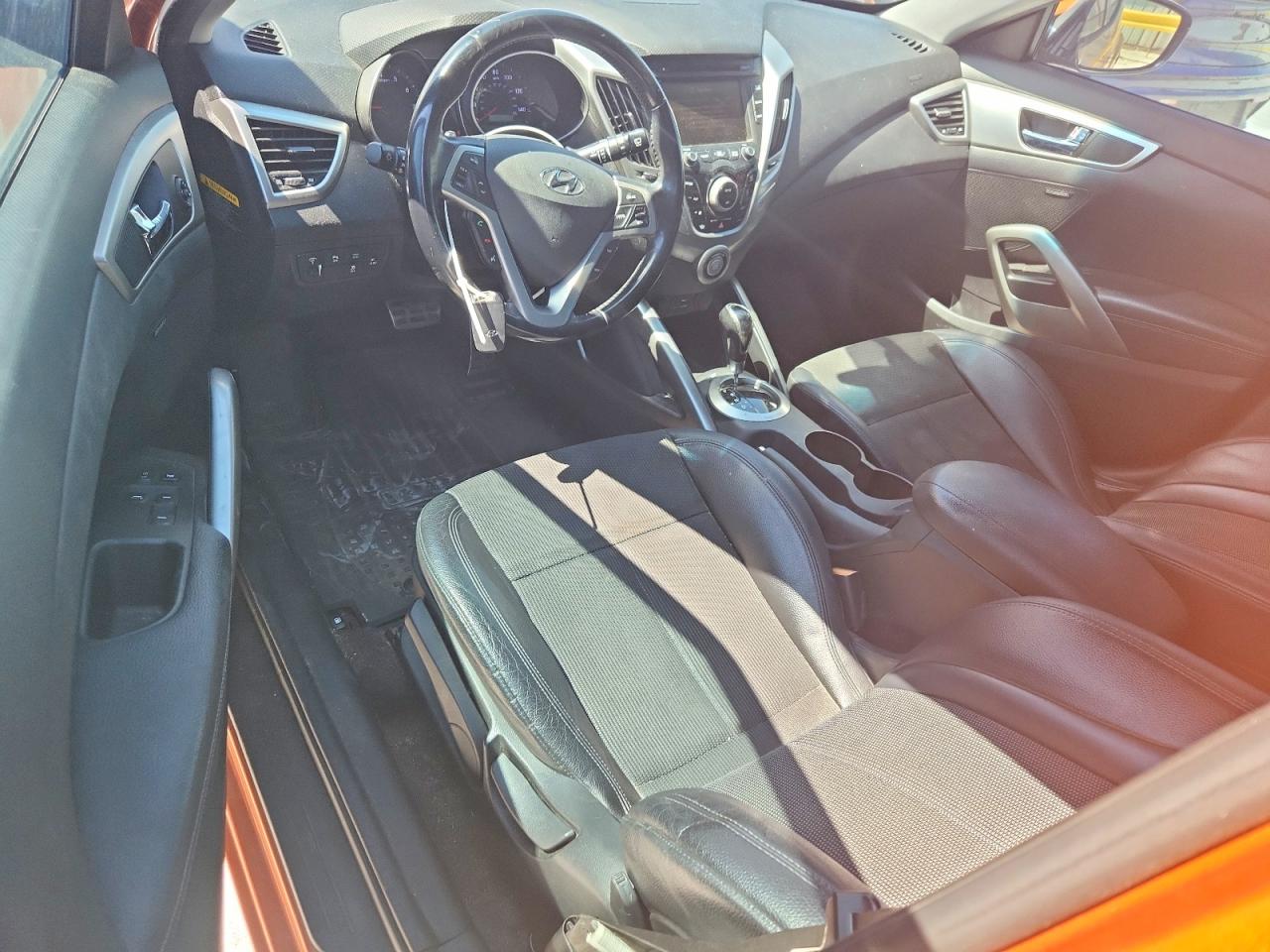 2015 HYUNDAI VELOSTER photo 8