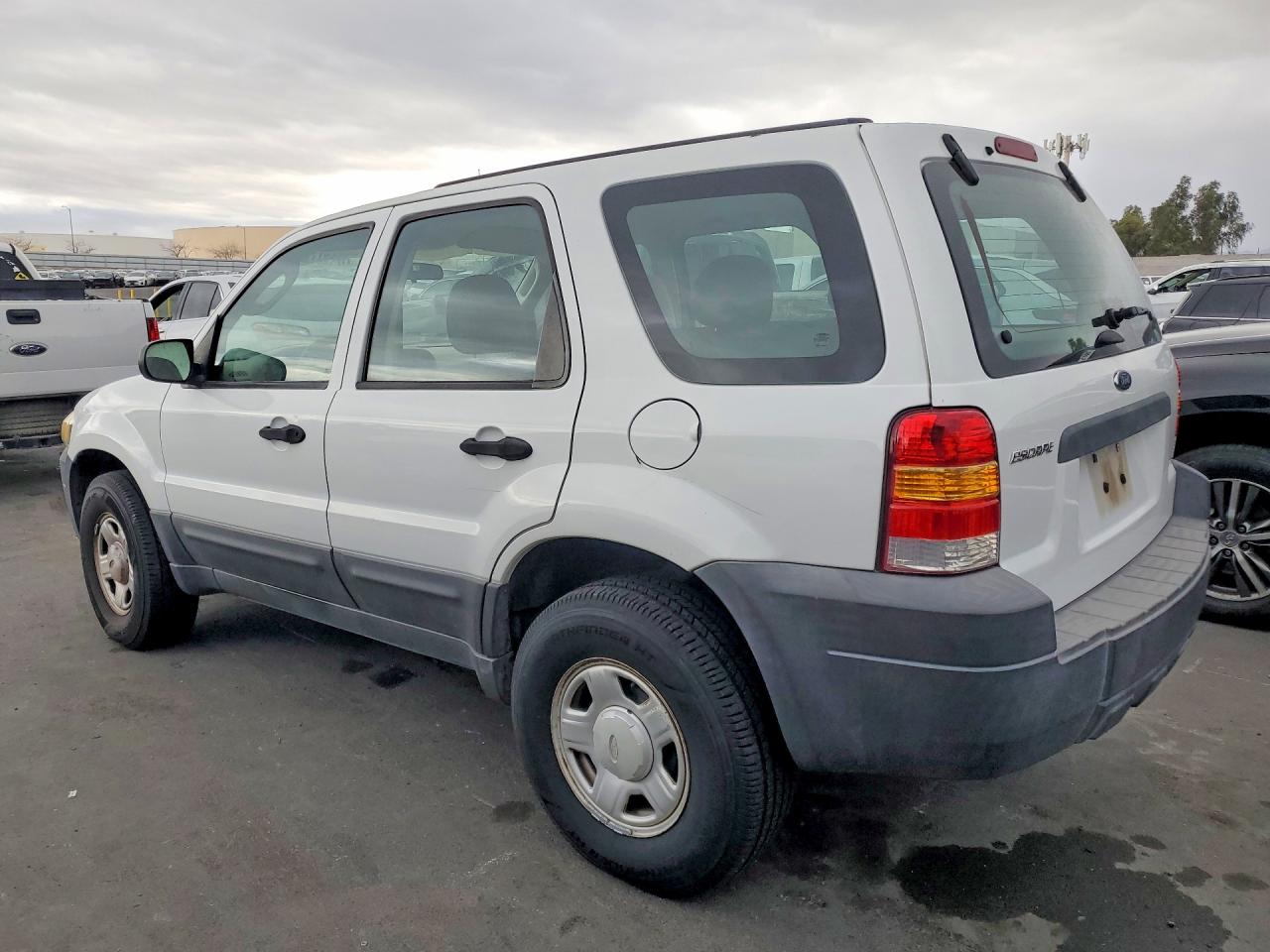 2006 FORD ESCAPE XLS photo 2