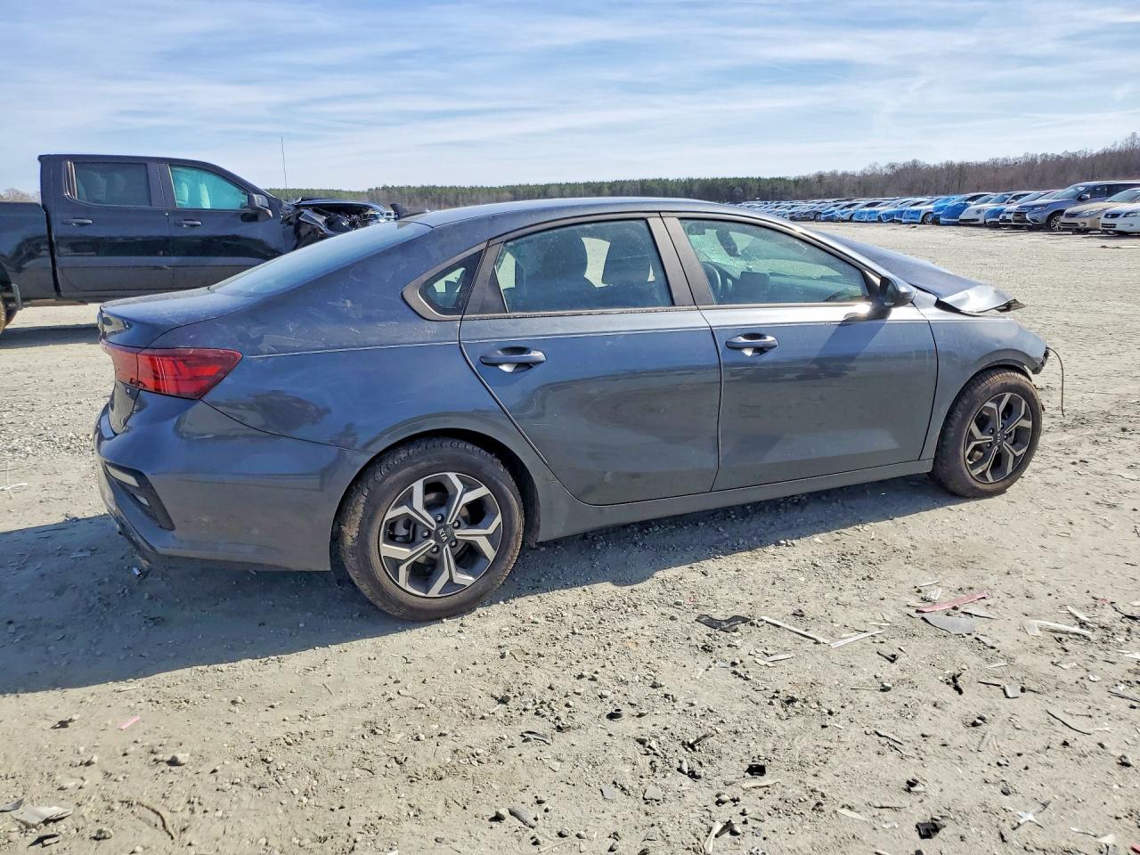 2019 KIA FORTE FE photo 3