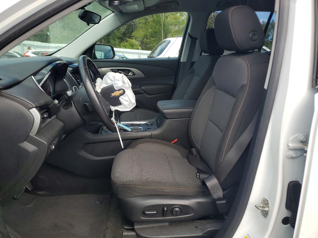 2020 CHEVROLET TRAVERSE LT photo 7