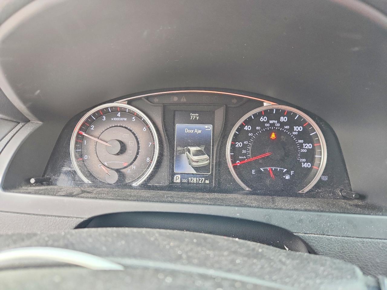 2016 TOYOTA CAMRY SE photo 17