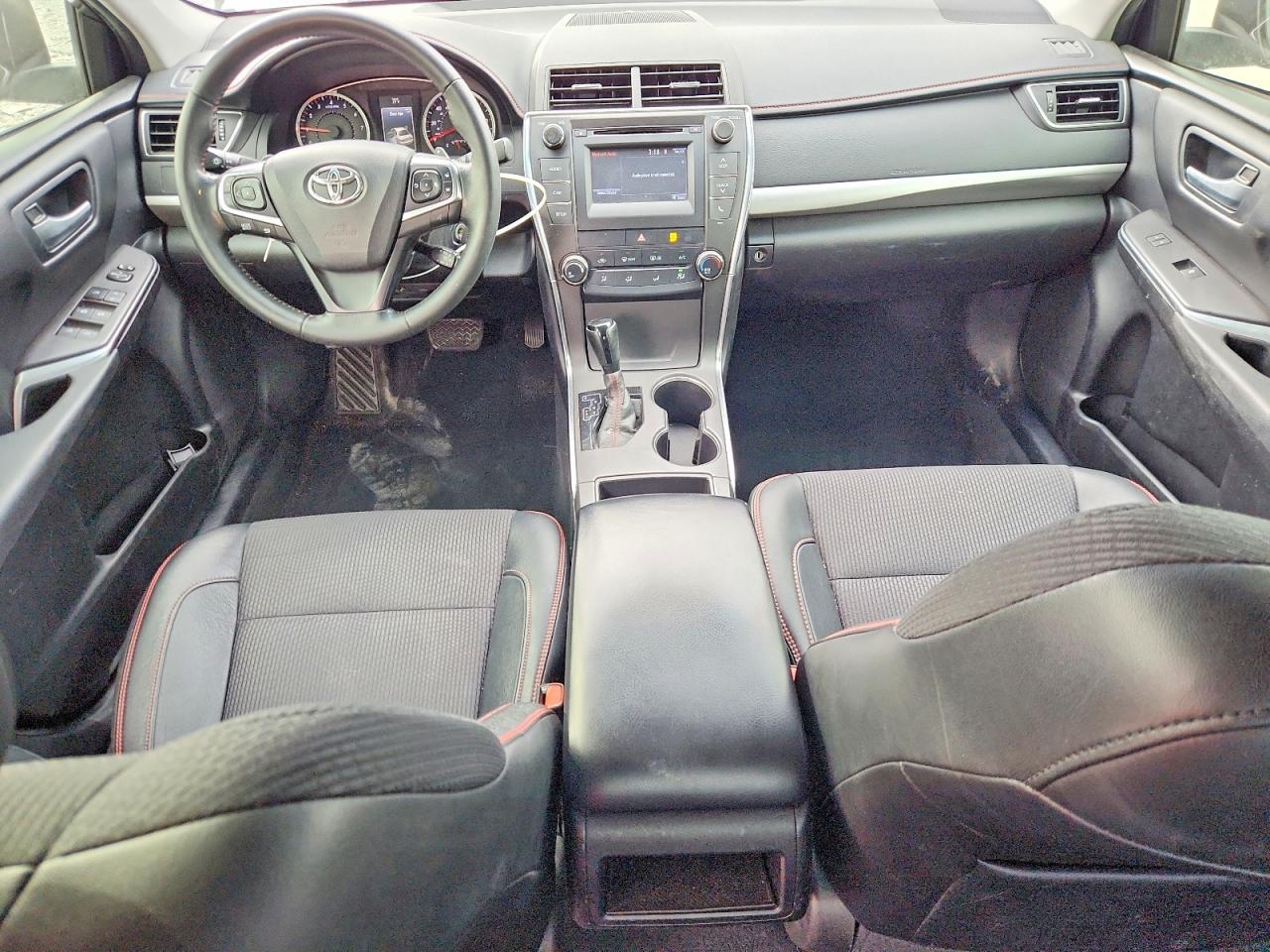 2016 TOYOTA CAMRY SE photo 15
