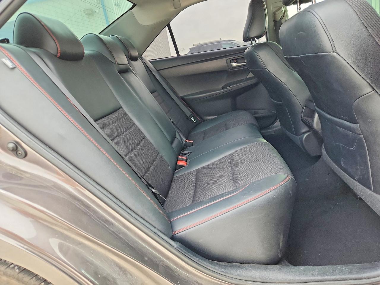 2016 TOYOTA CAMRY SE photo 19