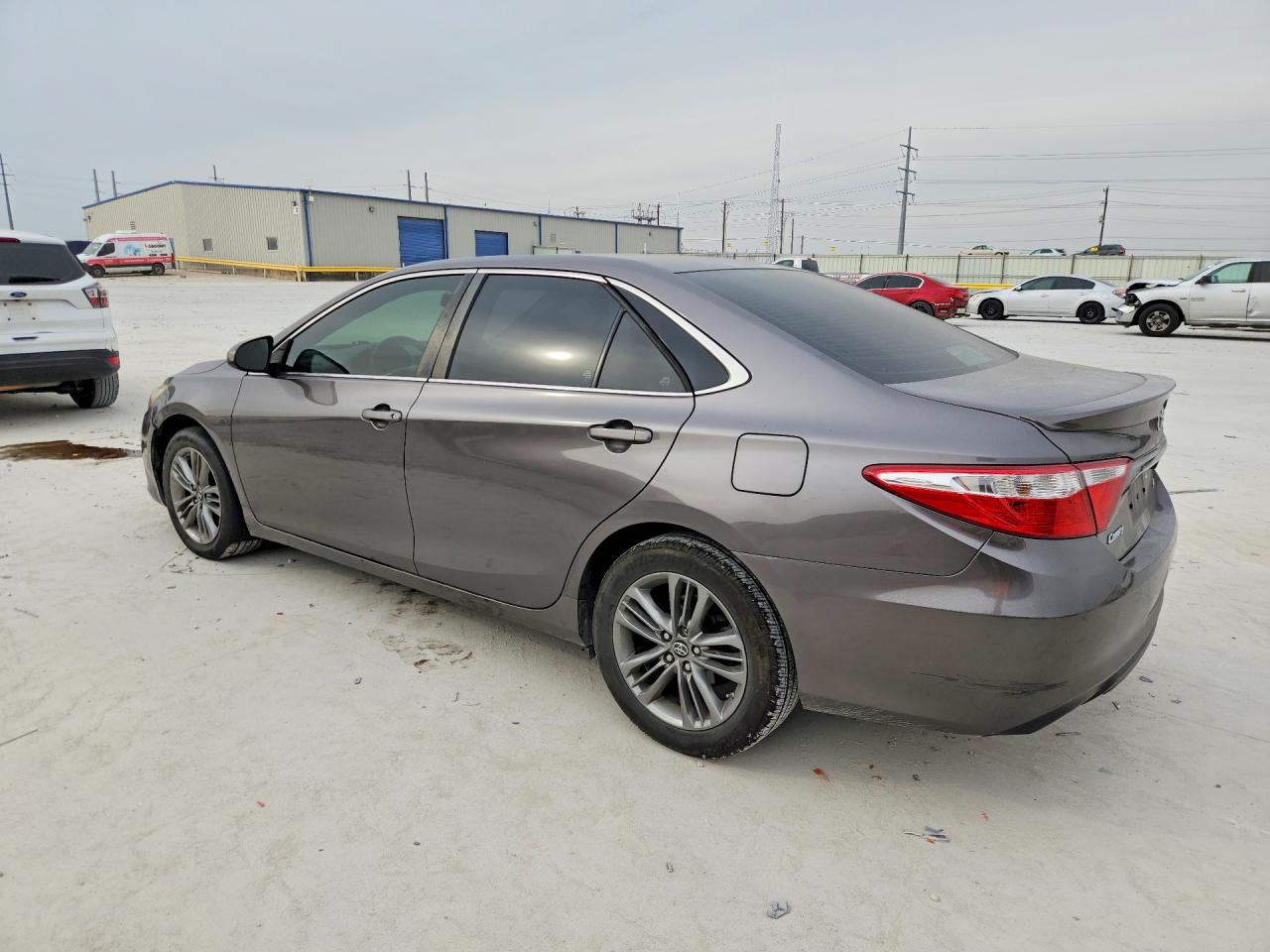 2016 TOYOTA CAMRY SE photo 3