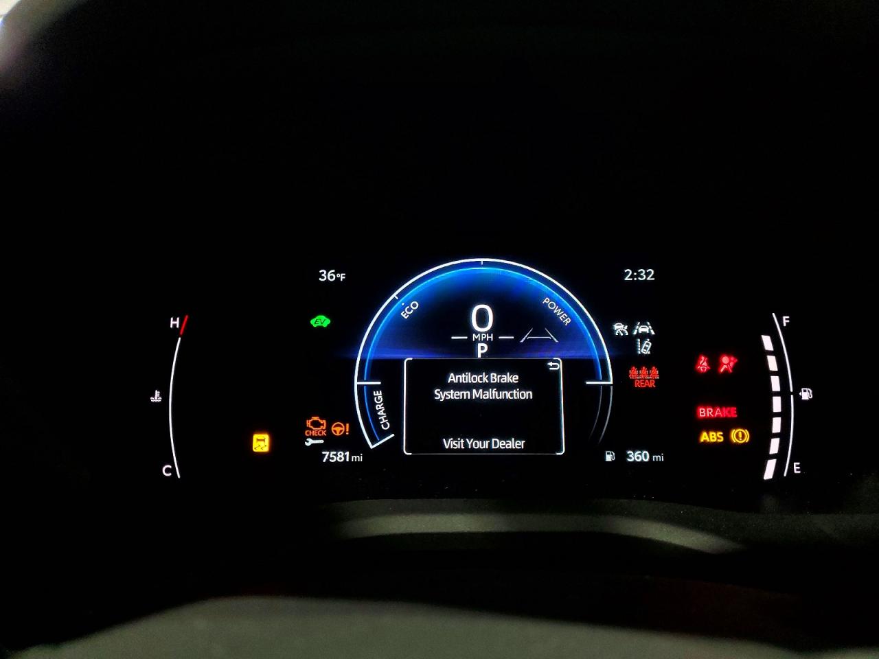 2025 TOYOTA CAMRY LE photo 9