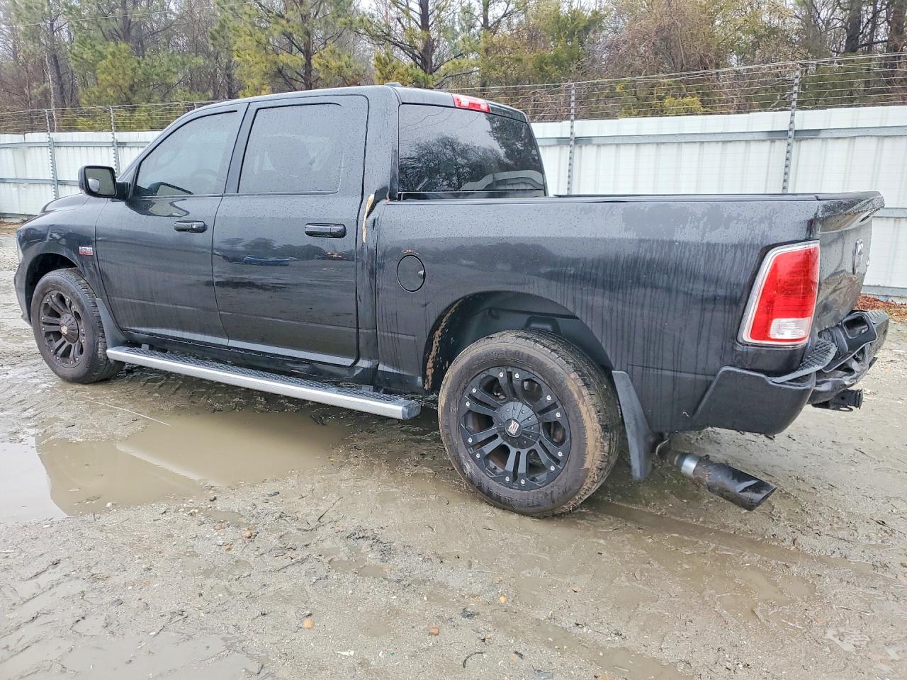 2015 RAM 1500 SPORT photo 3