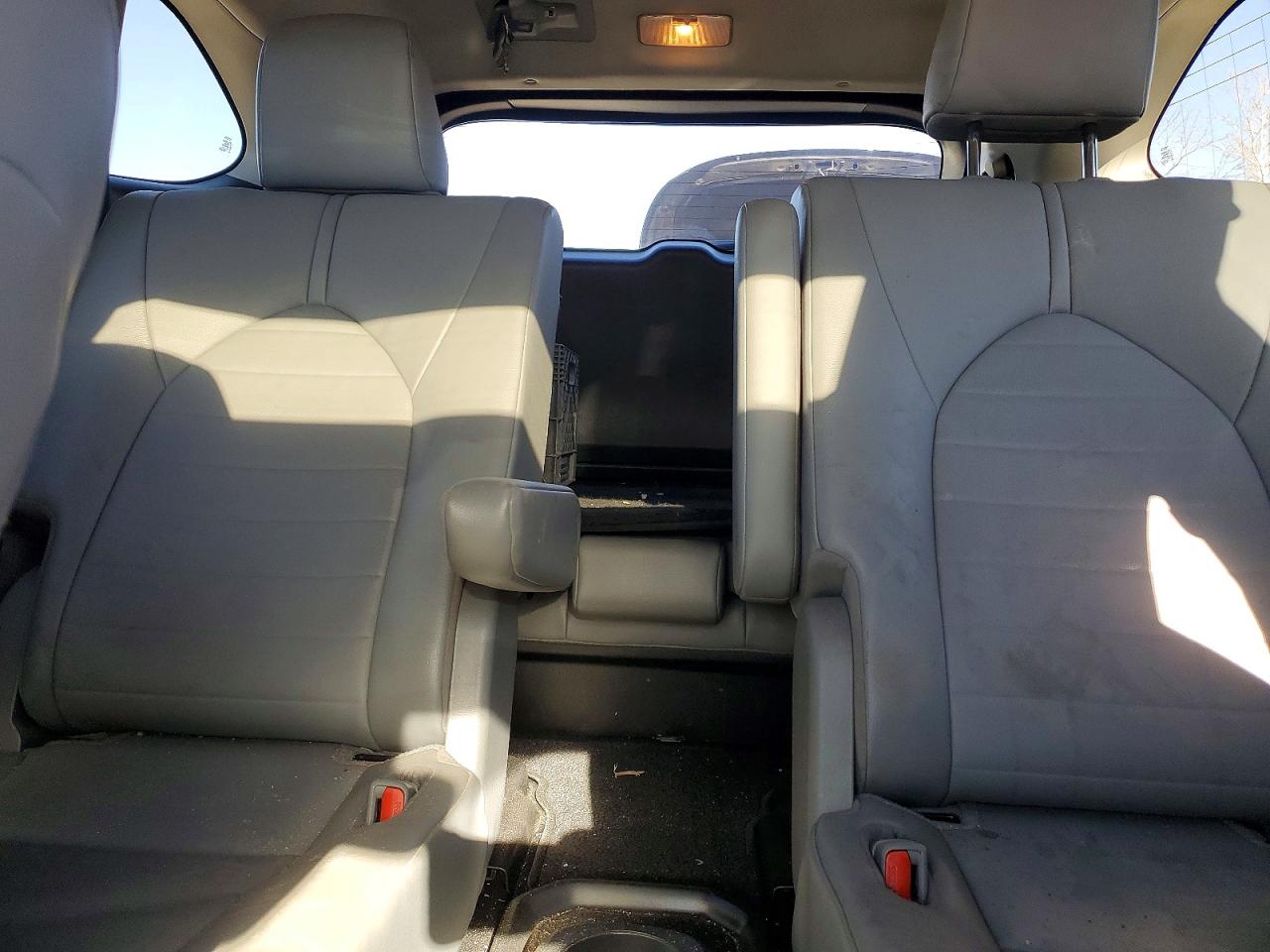 2021 TOYOTA HIGHLANDER XLE photo 10