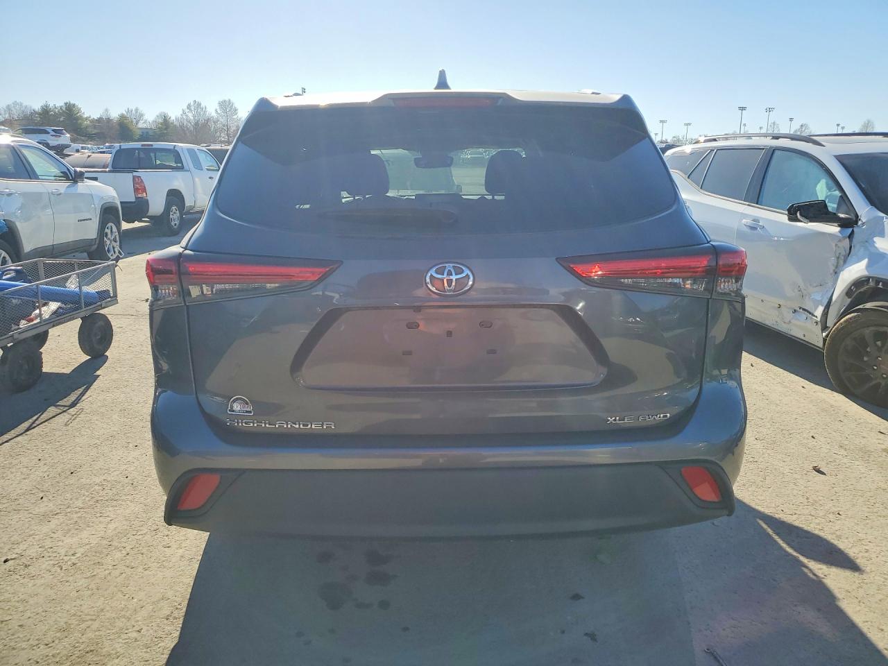 2021 TOYOTA HIGHLANDER XLE photo 6