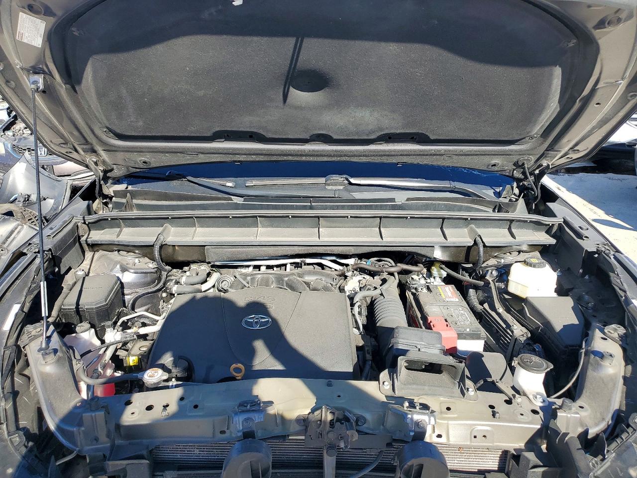 2021 TOYOTA HIGHLANDER XLE photo 12
