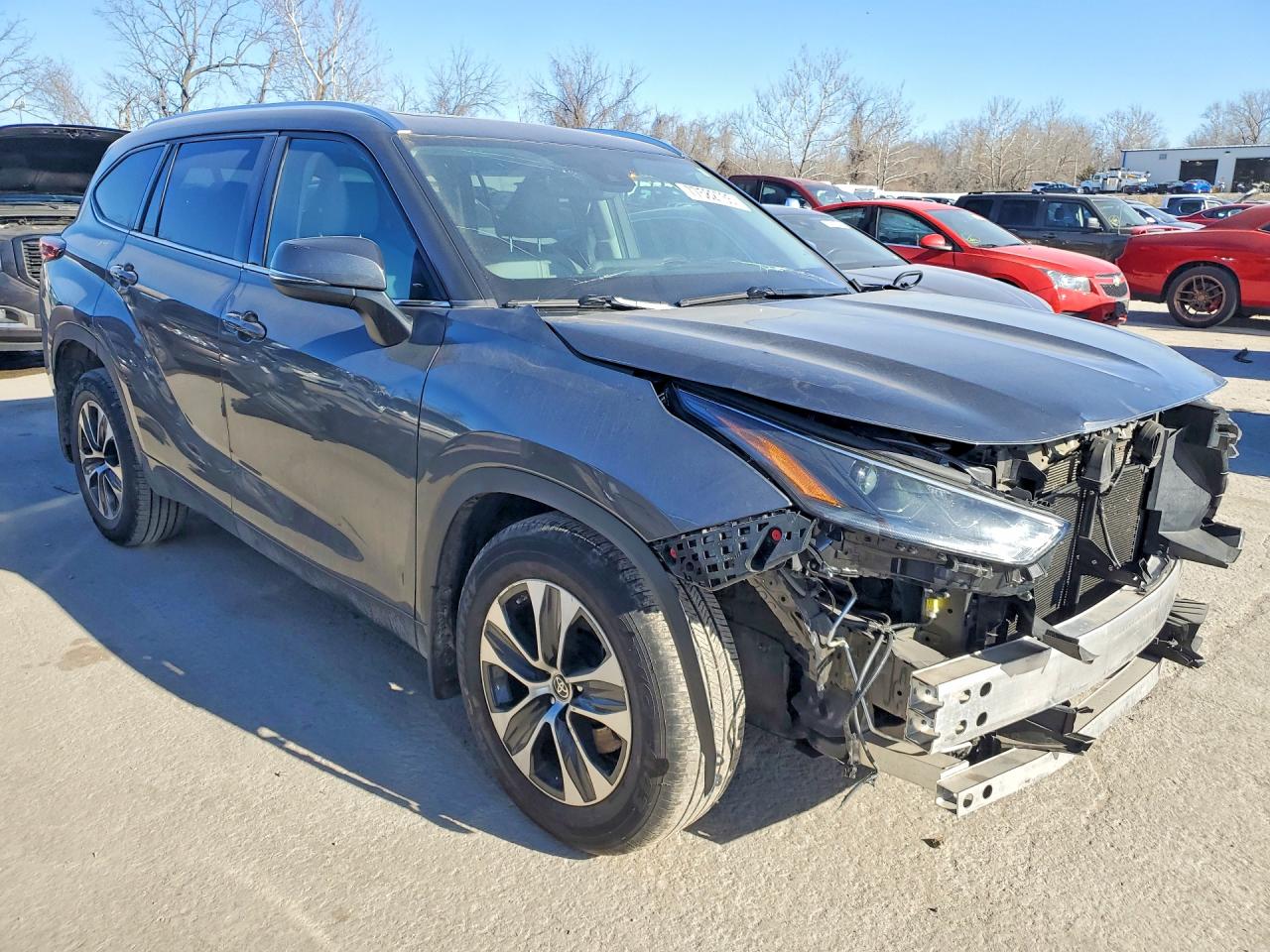 2021 TOYOTA HIGHLANDER XLE photo 4