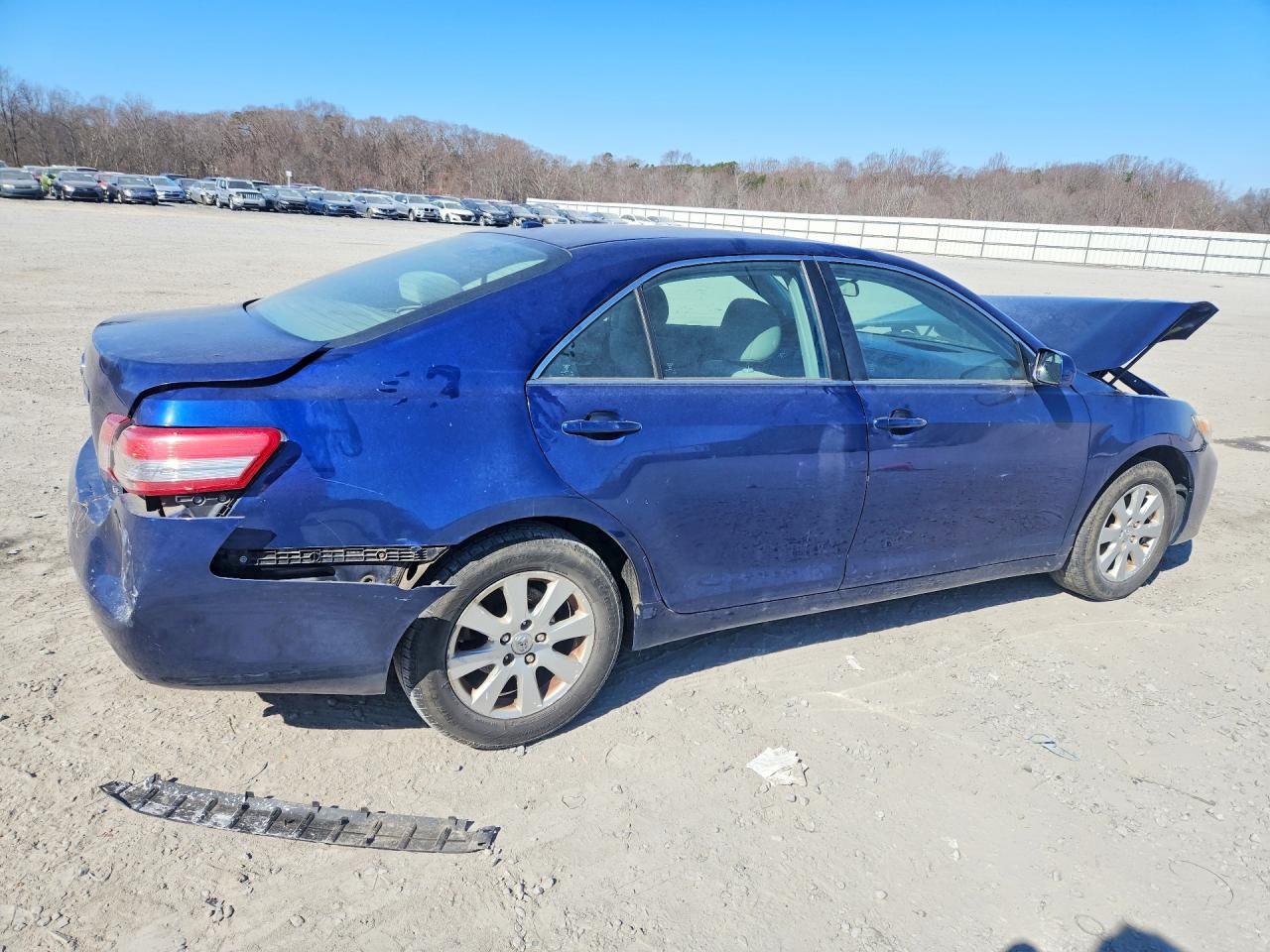 2011 TOYOTA CAMRY BASE photo 3