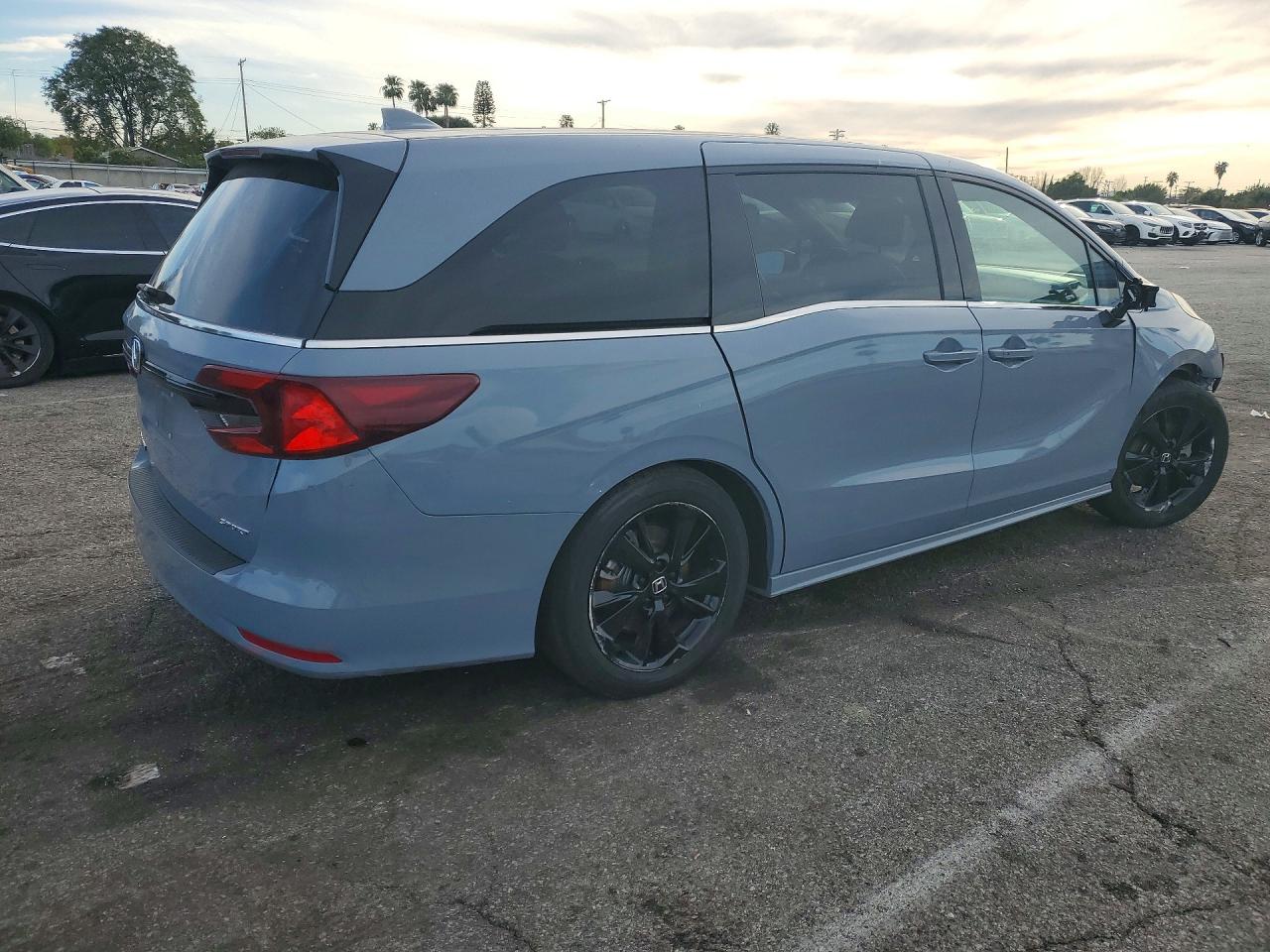 2023 HONDA ODYSSEY SPORT-L photo 3