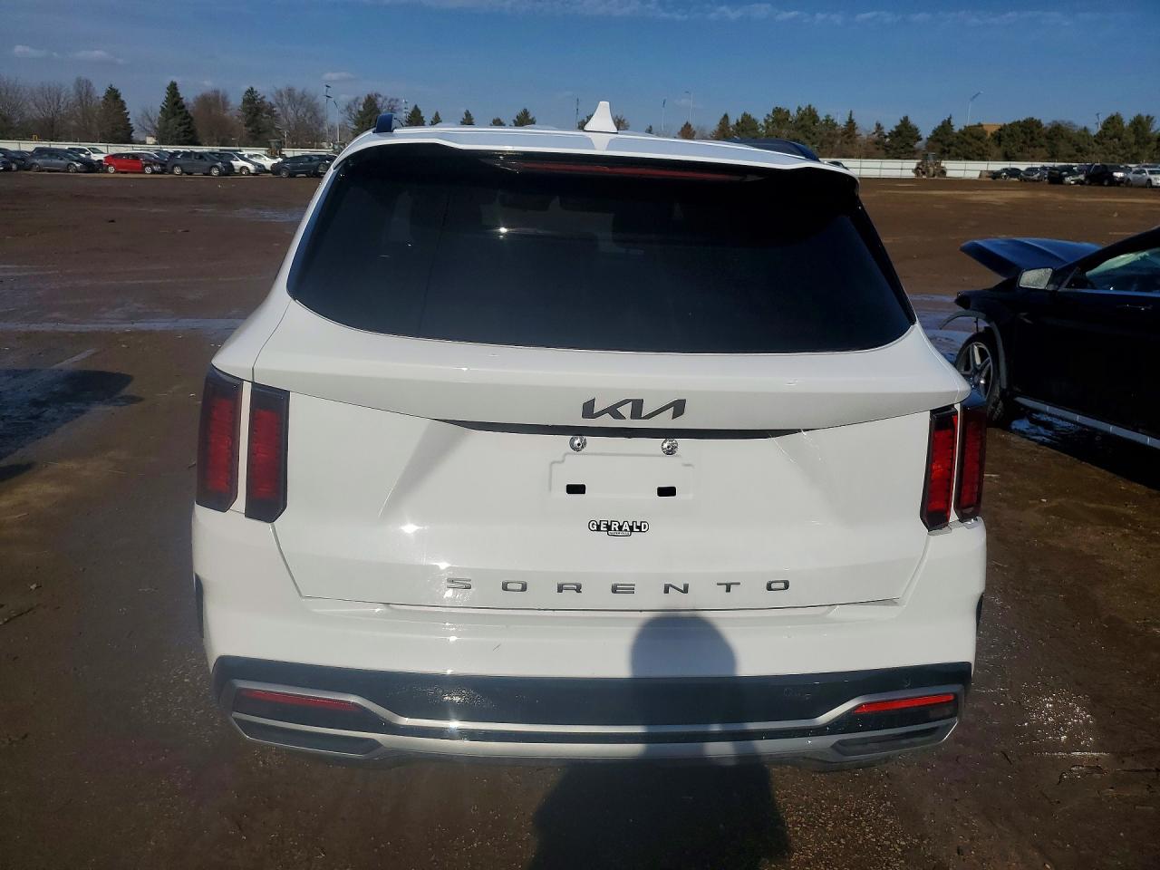 2022 KIA SORENTO S photo 11