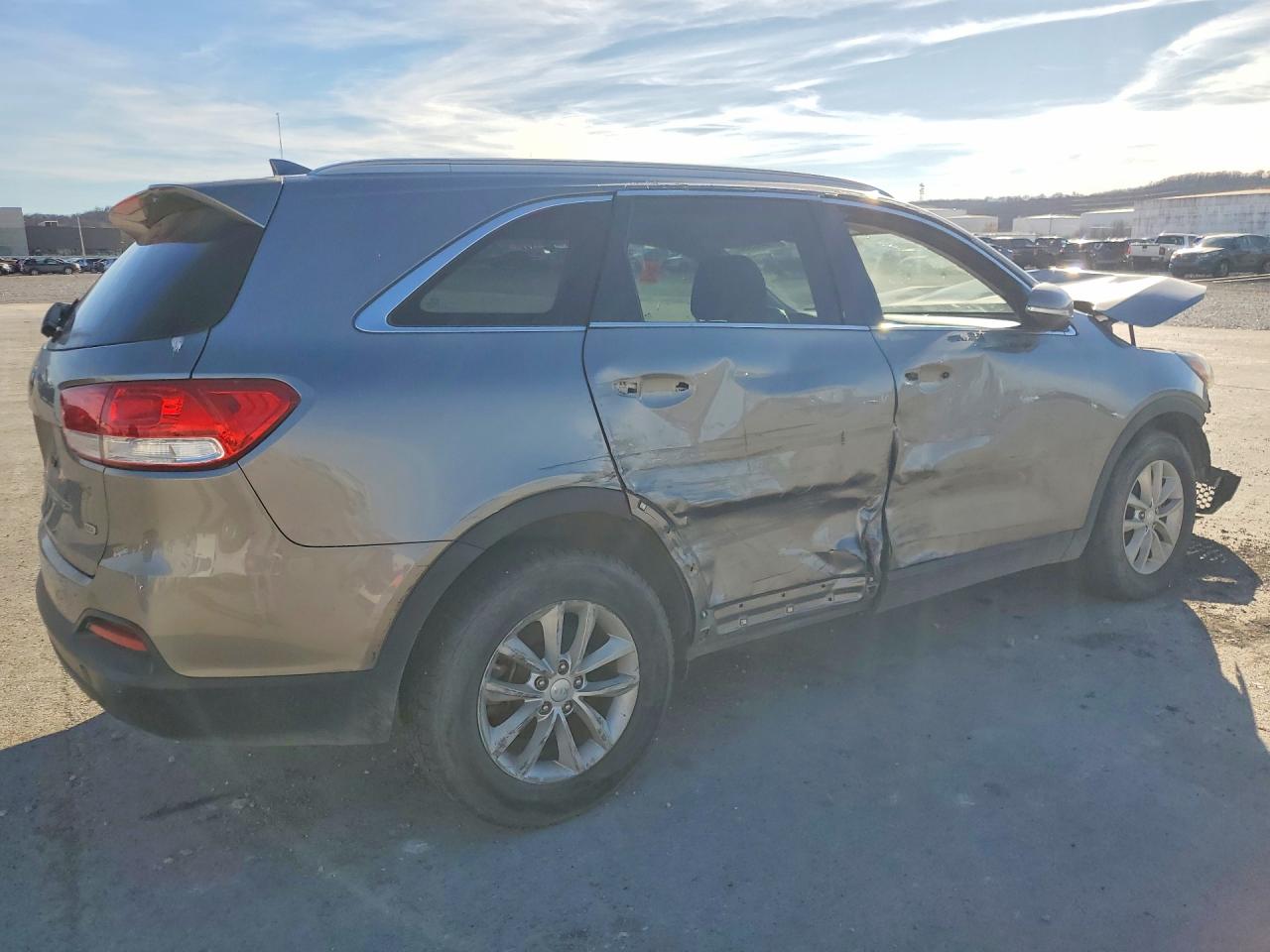 2016 KIA SORENTO LX photo 5