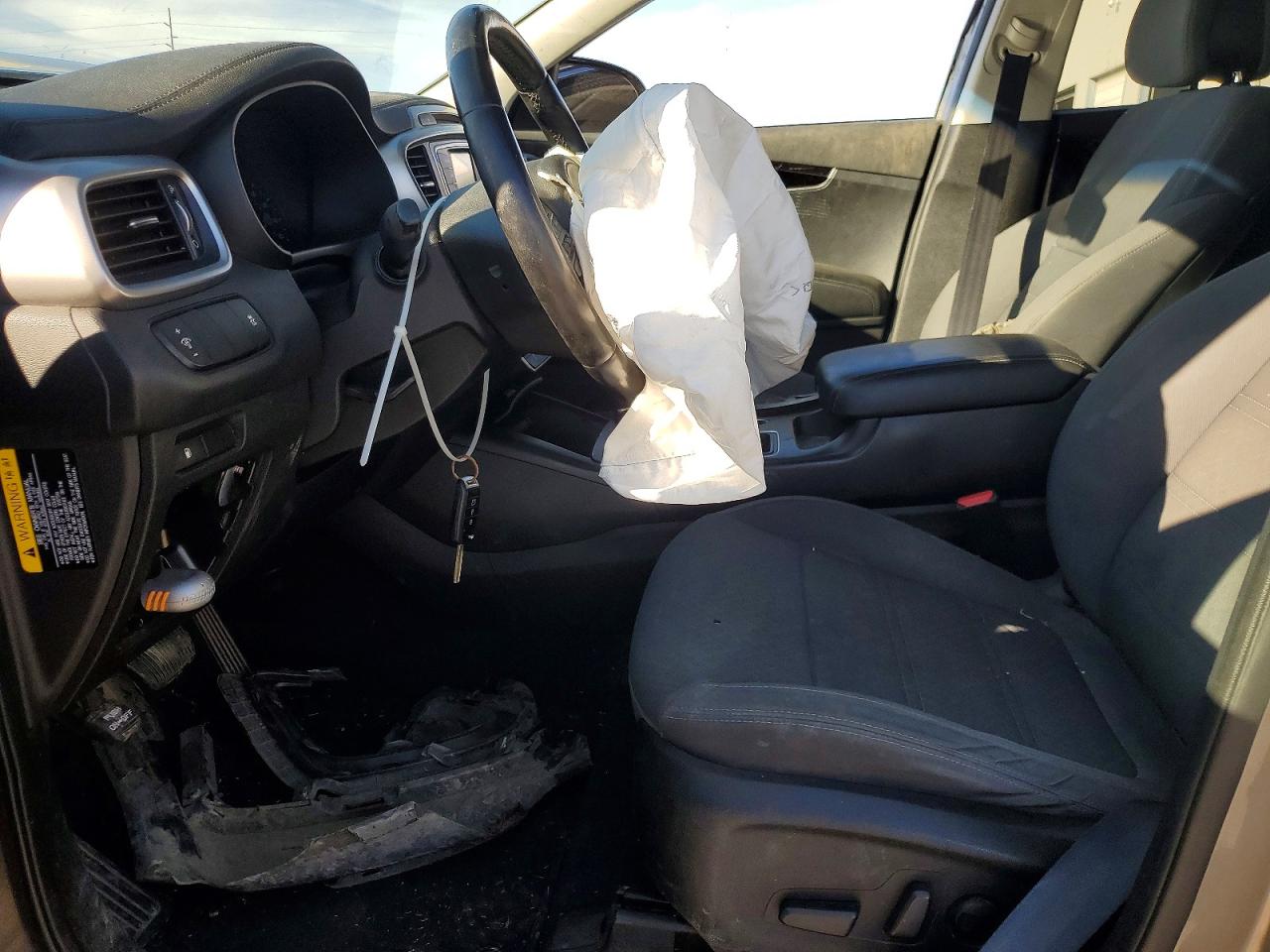 2016 KIA SORENTO LX photo 13