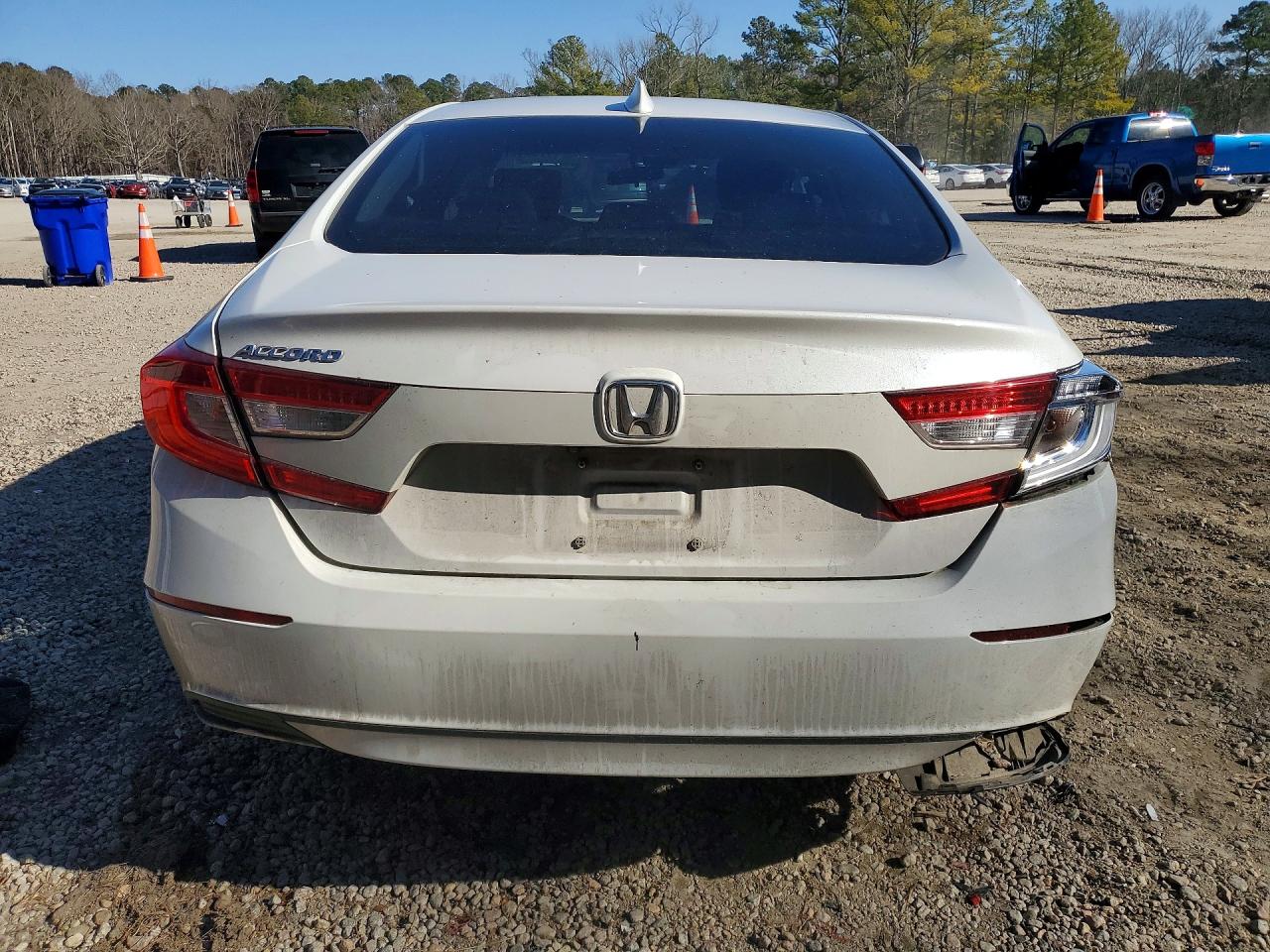 2020 HONDA ACCORD LX photo 6