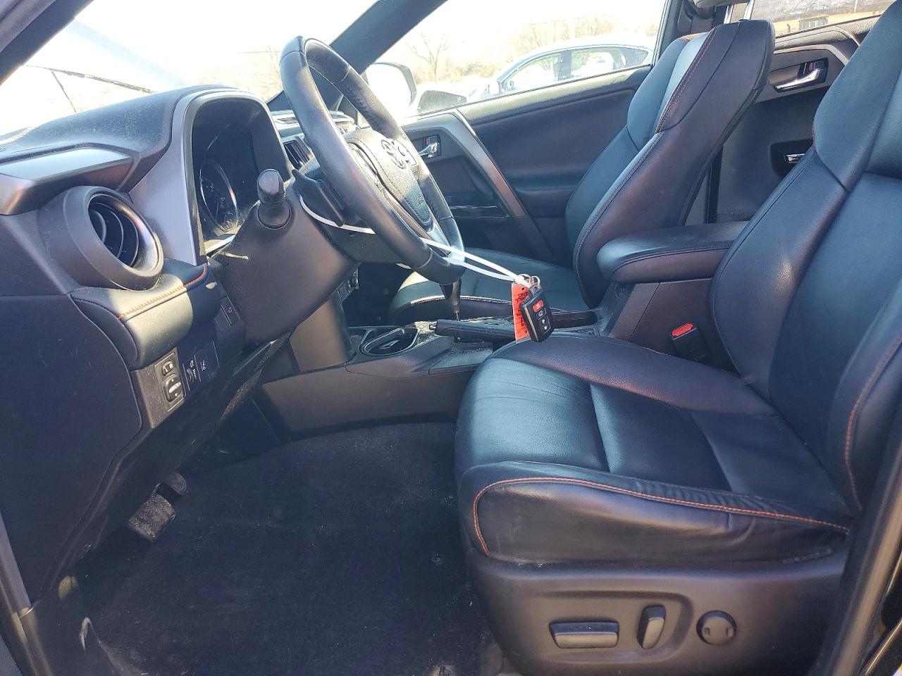2018 TOYOTA RAV4 SE photo 13