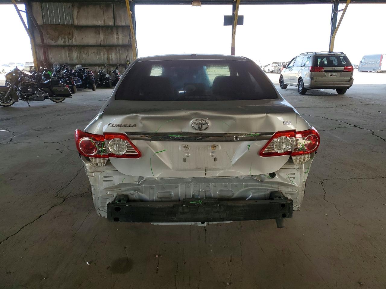 2011 TOYOTA COROLLA LE photo 16