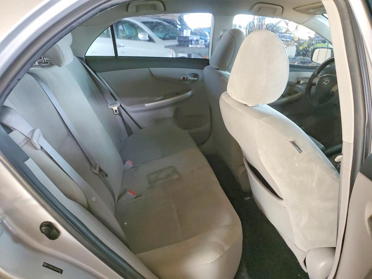 2011 TOYOTA COROLLA LE photo 28