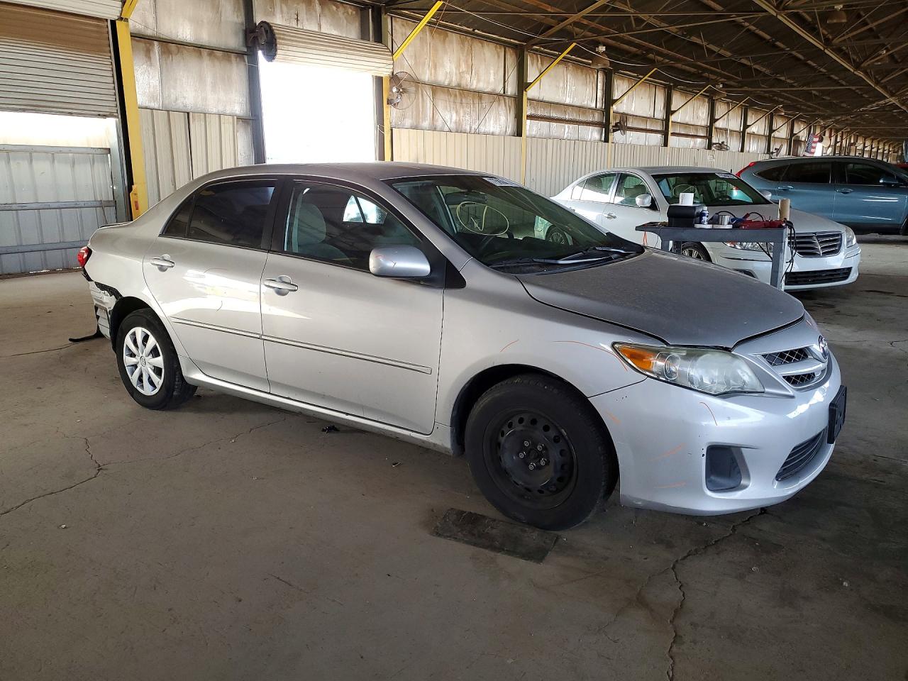 2011 TOYOTA COROLLA LE photo 10